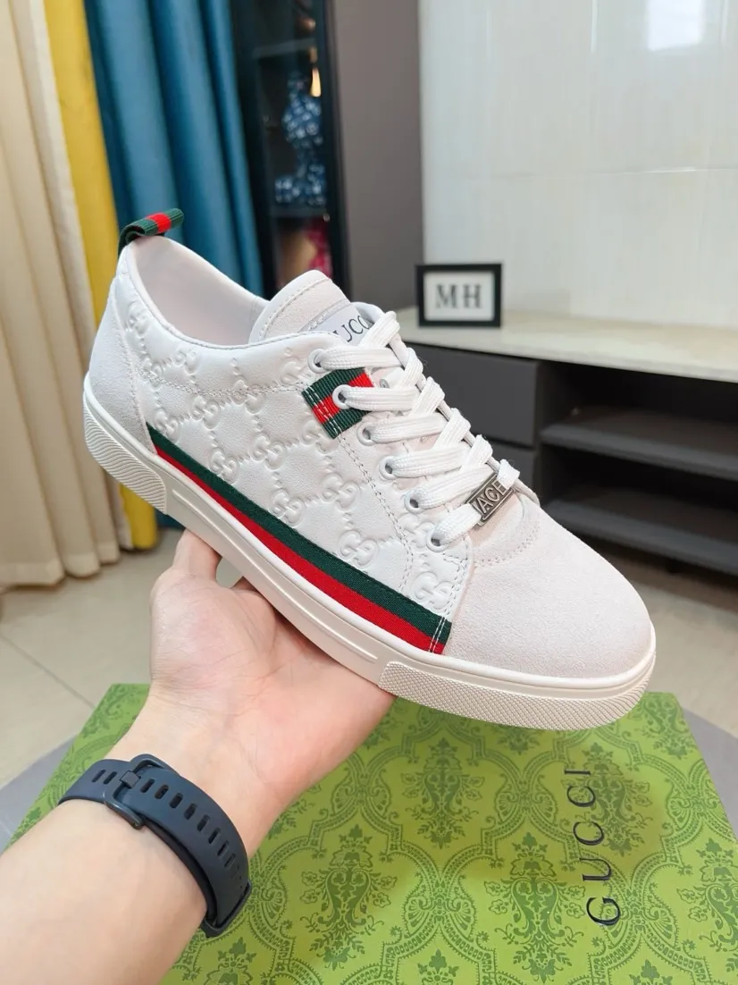 Men's shoes 💰420🌸🌸[GUCCI] Gucci's new spring and summer slip-on loafers with cartoon characters, Fendi F's low-cut trendy men's shoes, 😈The upper is made of Italian 🇮🇹 imported sheep suede with Lafayette embroidered leather, full pigskin lining, original rubber non-slip outsole! The style is high-profile and elegant, and the upper is versatile and fashionable. 🇱🇾🇱🇾A large number of ready-made and reposted pictures will be sold! 38-44,